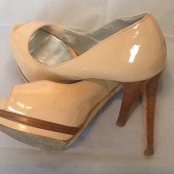 Shoes - Picture 3 of 4